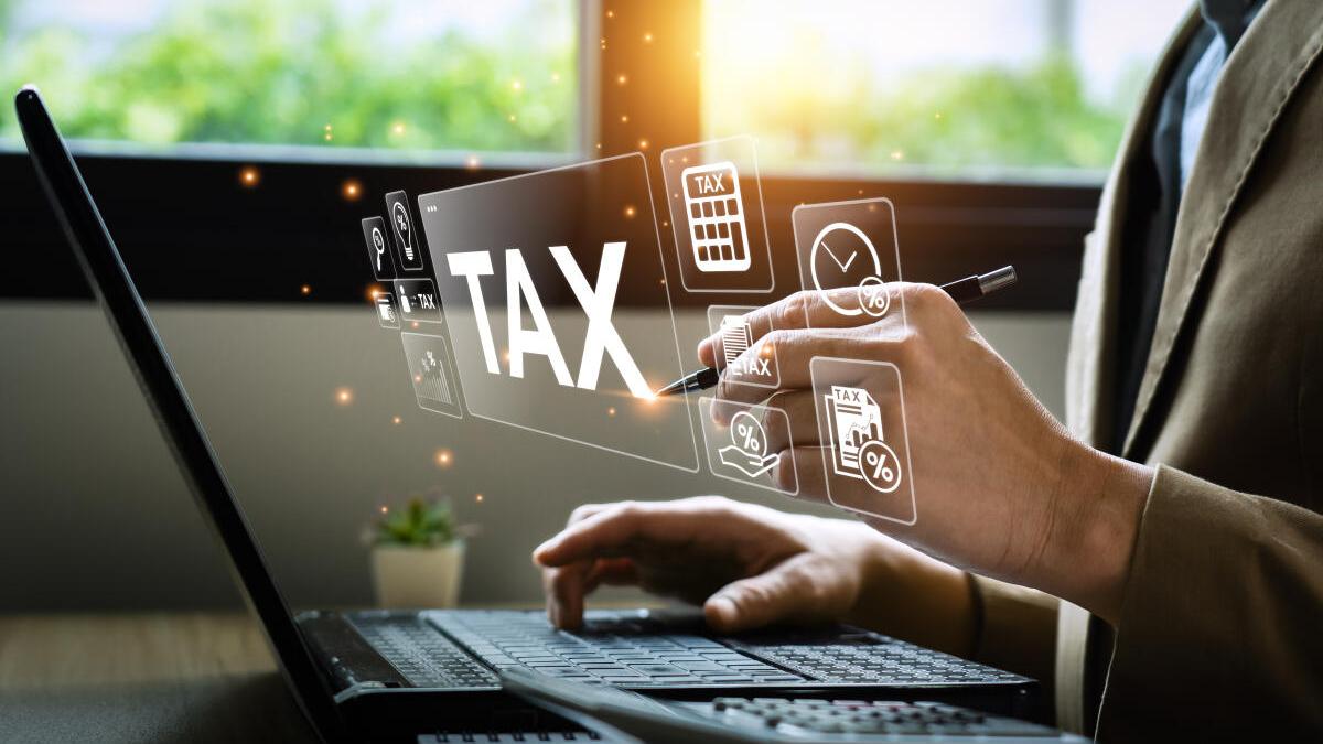 DIY Corporate Tax Filing vs Hiring a Corporate Tax Accountant